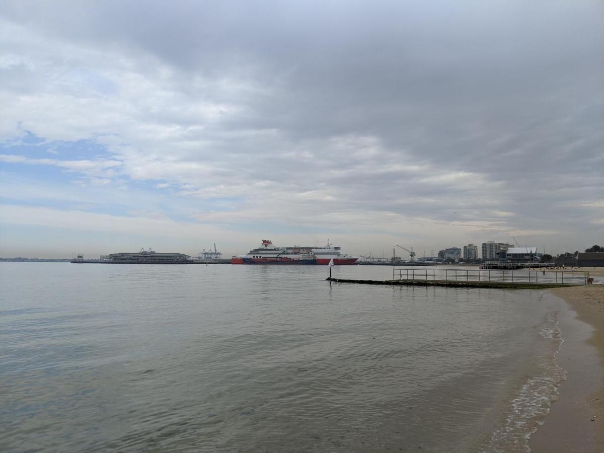 Staycentral - Spacious Seaviews Port Melbourne Bagian luar foto